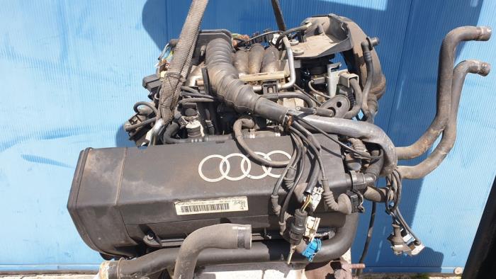 Motor van een Audi A4 (B5) 2.6 E V6 1996