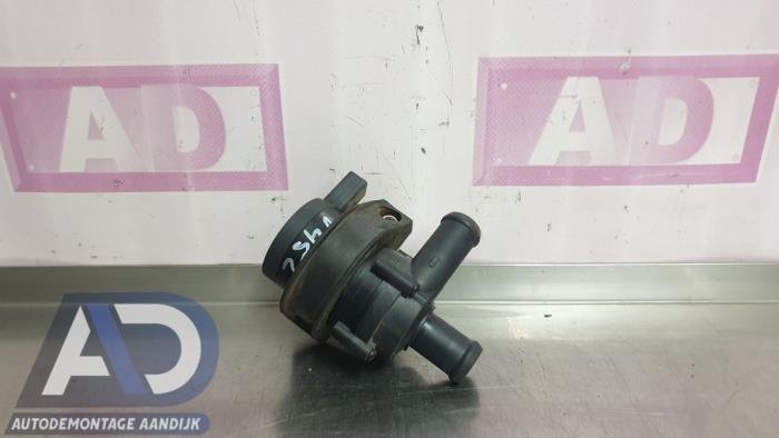 Begagnade Extra vattenpump Audi TT (8J3) 1.8 TFSI 16V Pris € 39,99 Marginaltabell erbjuds av Autodemontage Aandijk