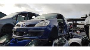 Usagé Capot Renault Clio III (BR/CR) 1.4 16V Prix € 99,99 Règlement à la marge proposé par Autodemontage Aandijk