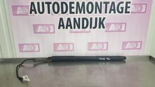 Używane Amortyzator gazowy prawy tyl BMW 3 serie Touring (F31) 318d 2.0 16V Cena € 59,99 Procedura marży oferowane przez Autodemontage Aandijk
