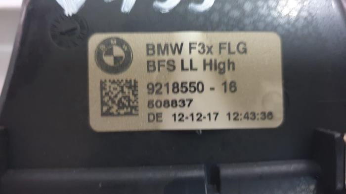 Grille aération tableau de bord d'un BMW 3 serie Touring (F31) 318d 2.0 16V 2018