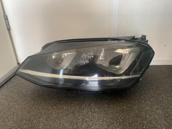 Headlight, left from a Volkswagen Golf VII (AUA) 2.0 GTD 16V 2015