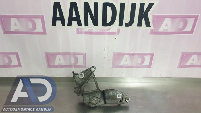 Usagé Support dynamo haut Ford Transit Connect (PJ2) 1.6 TDCi 16V 95 Prix € 24,99 Règlement à la marge proposé par Autodemontage Aandijk