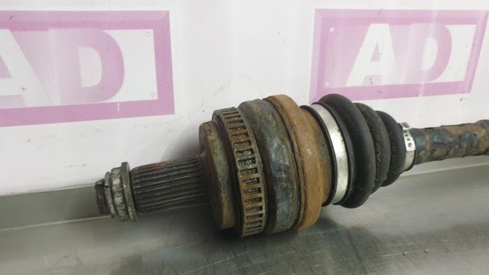 Drive shaft, rear left from a BMW 3 serie (E90) 320d 16V 2010