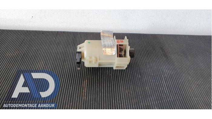 Begagnade Innetemperatursensor Audi A4 (B5) 2.6 E V6 Pris € 24,99 Marginaltabell erbjuds av Autodemontage Aandijk