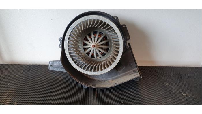 Motor de ventilador de calefactor de un Seat Ibiza IV SC (6J1) 1.2 12V 2014
