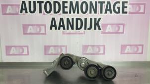 Usados Soporte dinamo superior Mercedes A (W168) 1.9 A-190 Precio € 29,99 Norma de margen ofrecido por Autodemontage Aandijk