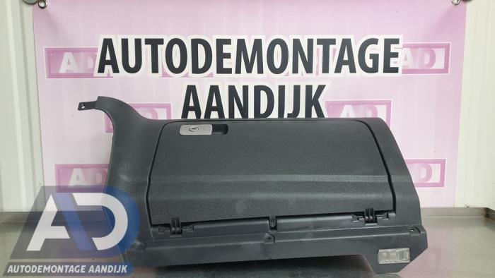 Begagnade Handskfack Volkswagen Golf V (1K1) 1.9 TDI Pris € 24,99 Marginaltabell erbjuds av Autodemontage Aandijk