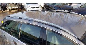 Używane Zestaw relingów dachowych Mercedes C Estate (S204) 1.6 C-180K 16V BlueEfficiency Cena € 124,99 Procedura marży oferowane przez Autodemontage Aandijk