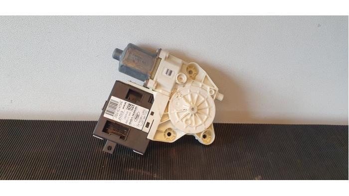 Door window motor from a Ford Focus 2 Wagon 1.6 TDCi 16V 110 2008