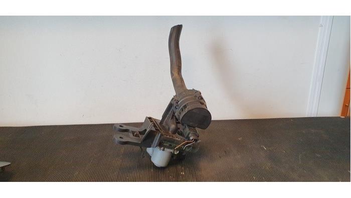Additional water pump from a Audi A6 Avant (C6) 2.7 TDI V6 24V 2007