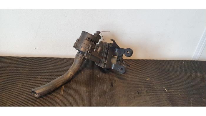 Additional water pump from a Audi A6 Avant (C6) 2.7 TDI V6 24V 2007