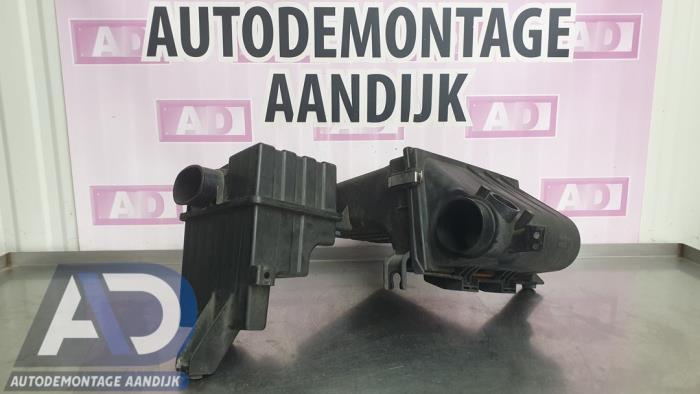 Begagnade Luftfilterhus Suzuki Swift (ZA/ZC/ZD1/2/3/9) 1.3 VVT 16V Pris € 39,99 Marginaltabell erbjuds av Autodemontage Aandijk