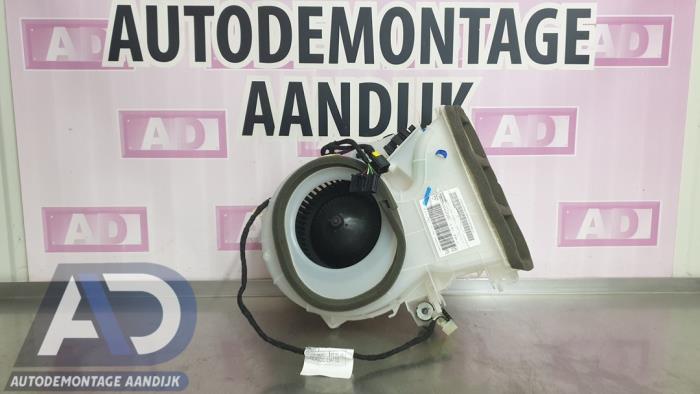 Używane Wentylator dachowy Citroen Berlingo Cinqspace, Multispace 1.6 BlueHDI 120 Cena € 74,99 Procedura marży oferowane przez Autodemontage Aandijk