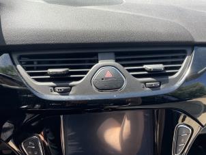 Usados Rejilla de aire de salpicadero Opel Corsa E 1.4 16V Precio € 19,99 Norma de margen ofrecido por Autodemontage Aandijk