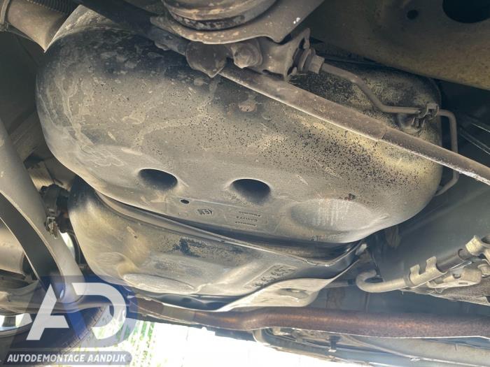 Begagnade Tank Opel Corsa E 1.4 16V Pris € 124,99 Marginaltabell erbjuds av Autodemontage Aandijk
