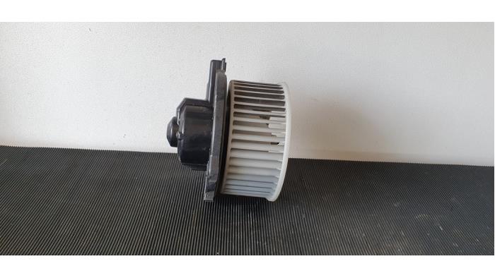Motor de ventilador de calefactor de un Mazda MX-5 (NA18/35/6C/8C) 1.6i 16V 1991