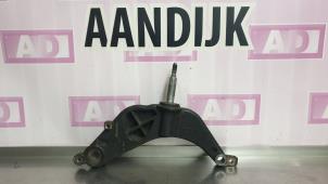 Used Gearbox mount Opel Vivaro 2.5 CDTI 16V Price € 29,99 Margin scheme offered by Autodemontage Aandijk