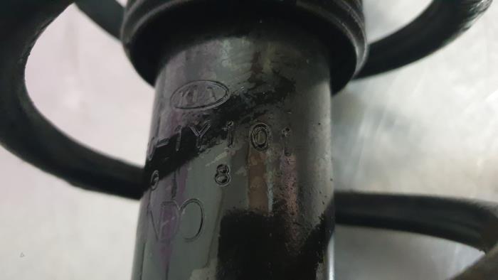 Barre amortisseur avant gauche d'un Kia Picanto (TA) 1.2 16V 2015