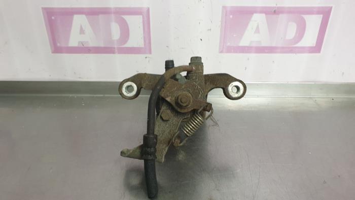 Rear brake calliper, right from a Kia Picanto (TA) 1.2 16V 2015