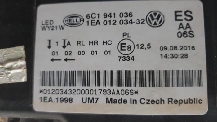 Headlight, right from a Volkswagen Polo V (6R) 1.2 TSI 16V BlueMotion Technology 2017