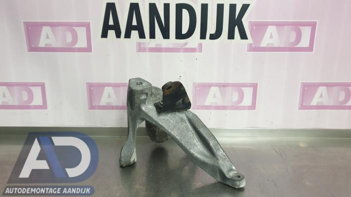 Usagé Support moteur Audi A8 (D4) 4.2 TDI V8 32V Quattro Prix € 49,99 Règlement à la marge proposé par Autodemontage Aandijk