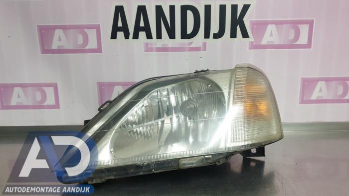 Używane Reflektor lewy Dacia Logan (LS) 1.6 Cena € 39,99 Procedura marży oferowane przez Autodemontage Aandijk