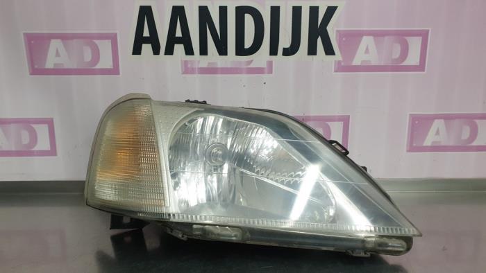 Headlight, right from a Dacia Logan (LS) 1.6 2005