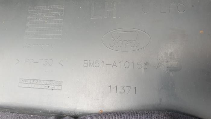 Seitenschürze links van een Ford Focus 3 Wagon 1.6 TDCi 115 2012