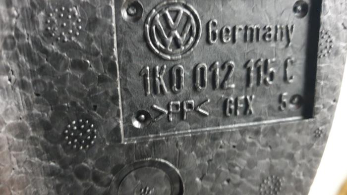 Werkzeugsatz van een Volkswagen Golf V (1K1) 1.9 TDI 2005