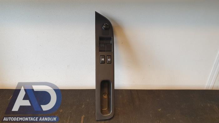 Usados Interruptor combinado de ventanillas Suzuki Swift (ZA/ZC/ZD1/2/3/9) 1.3 VVT 16V Precio € 24,99 Norma de margen ofrecido por Autodemontage Aandijk