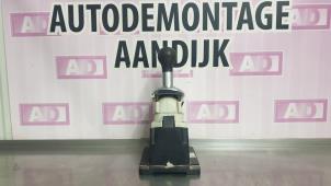 Używane Dzwignia wyboru automatycznej skrzyni biegów Opel Astra H (L48) 1.6 16V Cena € 29,99 Procedura marży oferowane przez Autodemontage Aandijk