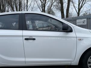 Używane Drzwi prawe przednie wersja 4-drzwiowa Hyundai i20 1.2i 16V Cena € 199,99 Procedura marży oferowane przez Autodemontage Aandijk