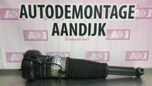 Używane Stopa amortyzatora prawy tyl Audi A8 (D4) 4.2 TDI V8 32V Quattro Cena € 199,99 Procedura marży oferowane przez Autodemontage Aandijk