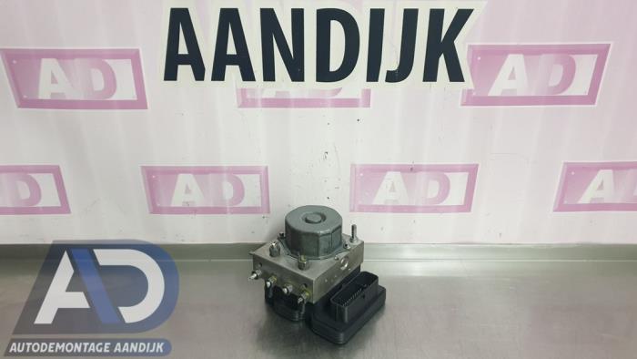 Używane Pompa ABS Dacia Sandero II 0.9 TCE 12V Cena € 49,99 Procedura marży oferowane przez Autodemontage Aandijk