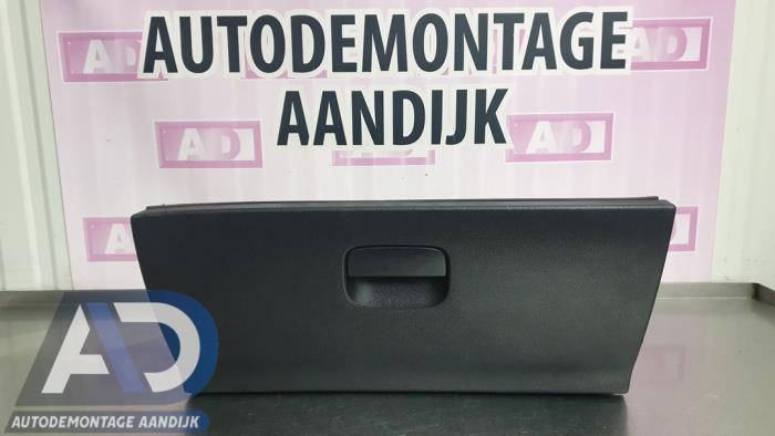 Begagnade Handskfack Peugeot 308 SW (4E/H) 1.6 HDiF 16V Pris € 29,99 Marginaltabell erbjuds av Autodemontage Aandijk