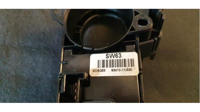 Indicator switch from a Kia Cee'd Sporty Wagon (EDF) 1.6 16V 2010