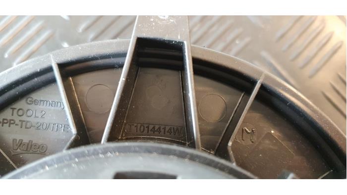 Silnik wentylatora nagrzewnicy z BMW 1 serie (F20) 116d 2.0 16V 2014