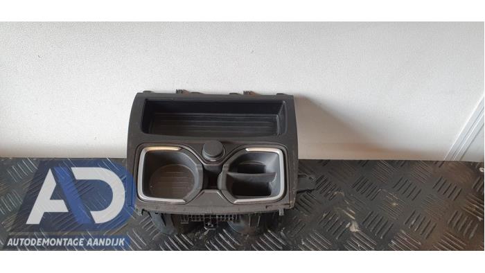 Gebrauchte Getränkehalter BMW 1 serie (F20) 116d 2.0 16V Preis € 34,99 Margenregelung angeboten von Autodemontage Aandijk