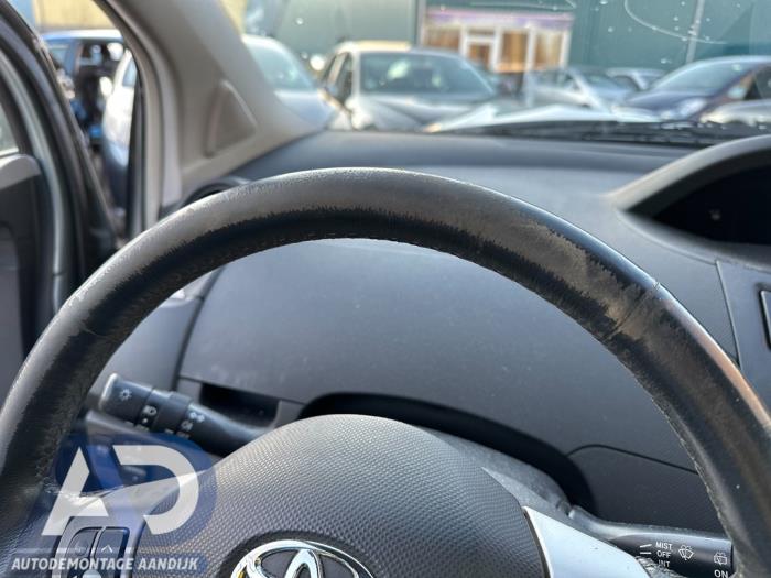 Lenkrad Toyota Yaris II 1.3 16V VVT-i - 00000 TOYOTA