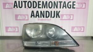 Used Headlight, right Kia Sorento I (JC) 2.5 CRDi 16V Price € 49,99 Margin scheme offered by Autodemontage Aandijk