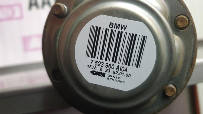 Arbre de transmission arrière droit d'un BMW 1 serie (E88) 120i 16V 2010