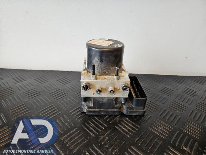 Usagé Bloc ABS Ford Focus 3 Wagon 1.6 Ti-VCT 16V 105 Prix € 99,99 Règlement à la marge proposé par Autodemontage Aandijk