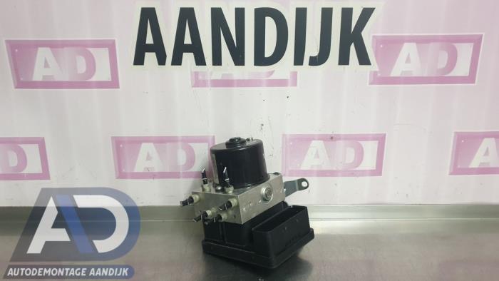 Begagnade ABS-pump BMW 1 serie (E88) 120i 16V Pris € 74,99 Marginaltabell erbjuds av Autodemontage Aandijk