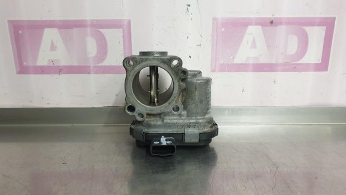 Throttle body from a Ford Focus 3 Wagon 1.6 TDCi 115 2012