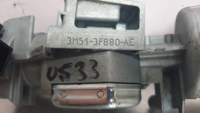 Cerradura de contacto y llave de un Ford Focus 3 Wagon 1.6 TDCi 95 2012