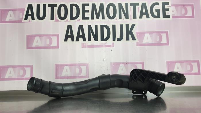 Turboschlauch van een Audi Q3 (8UB/8UG) 2.0 TDI 16V 140 2014