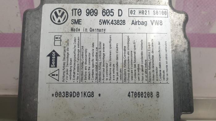 Airbag Module from a Volkswagen Touran (1T1/T2) 2.0 TDI DPF 2007