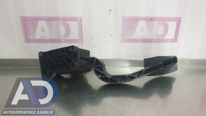 Gaspedalposition Sensor van een Opel Corsa D 1.7 CDTi 16V Ecotec 2008