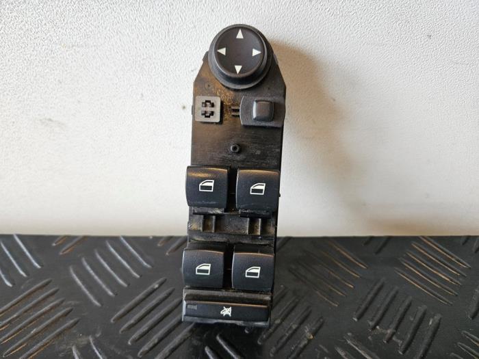 Multi-functional window switch from a BMW 5 serie Touring (E61) 530d 24V 2005